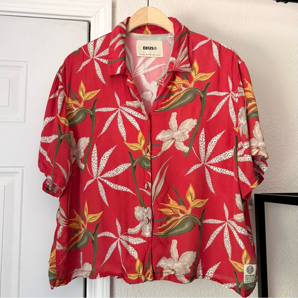 Deus Ex Machina red floral tropical Hawaiian boxy cropped button‎ up shirt